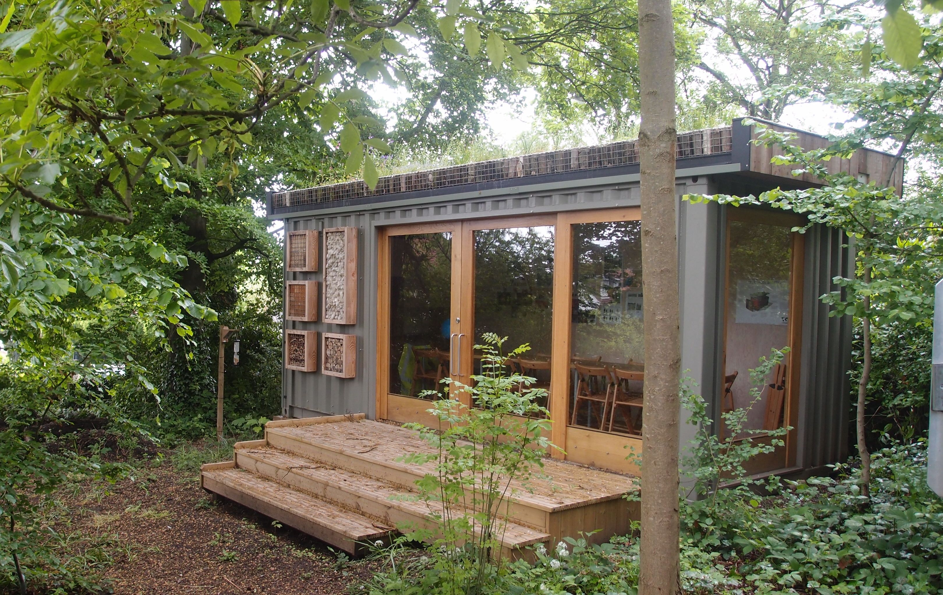 Container classroom with green roof - Small Scale Green 